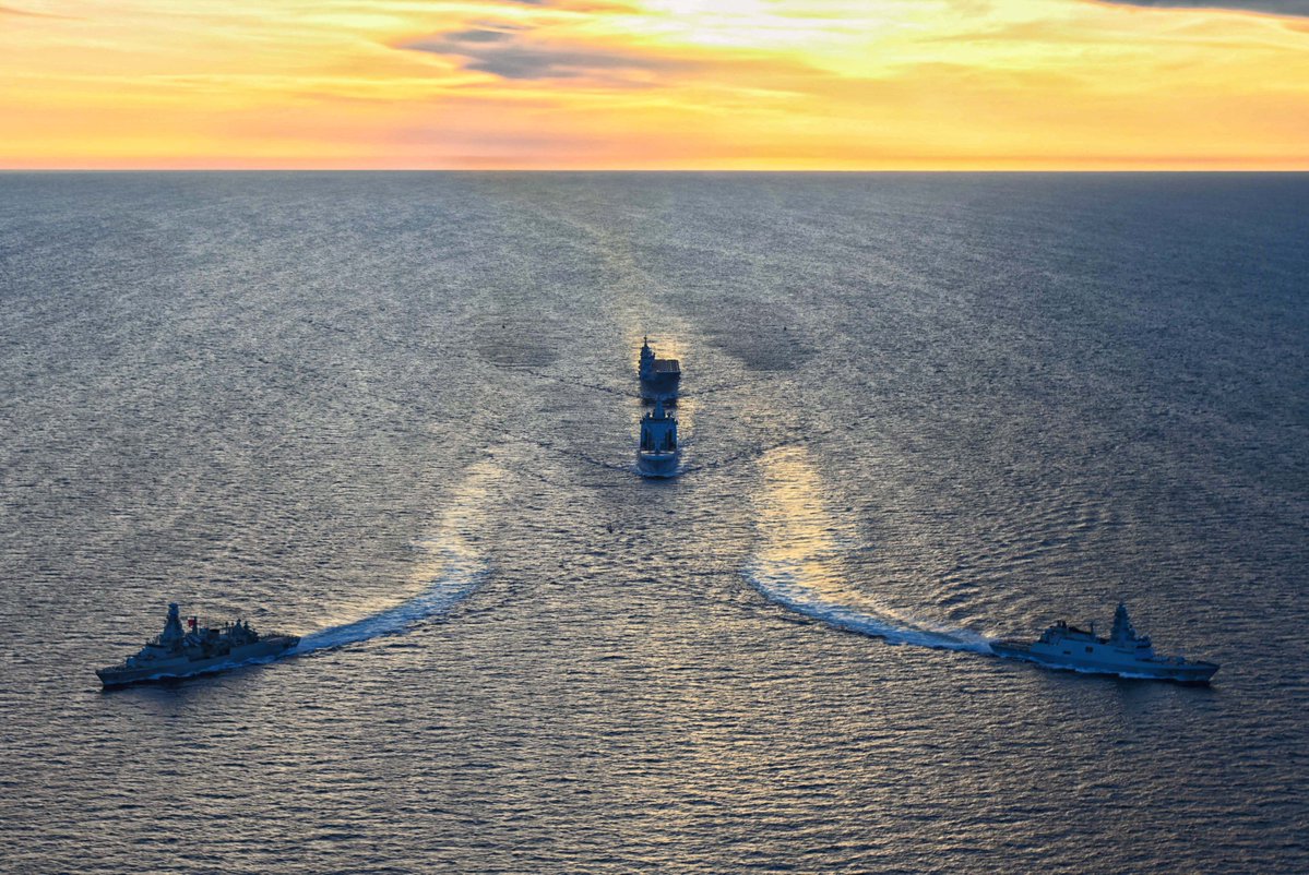 Aynı ufka yönelen çelik gövdelerimiz! 🇹🇷

#MillîSavunmaBakanlığı
#GününFotoğrafı 📸