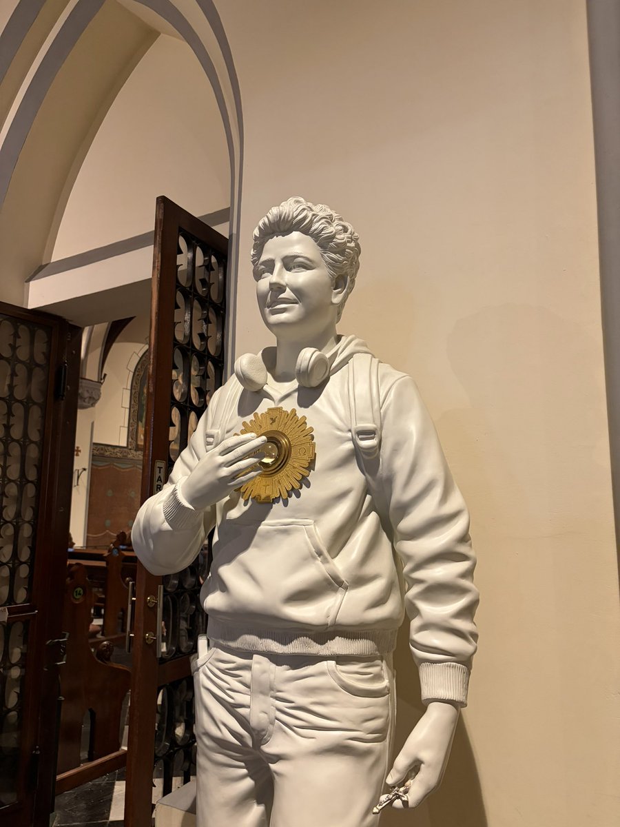 Christa Sydney tweet media