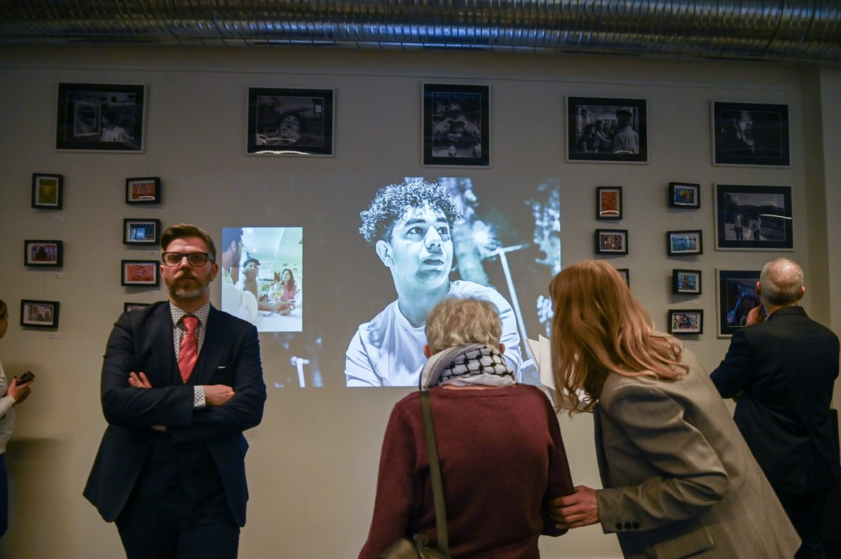 JB_Corot's tweet photo. ✨ Inauguration réussie du Projet Parcours Lumineux par l'Ambassadrice de France et l'Ambassadeur de Serbie. Une collaboration entre la France, la Serbie et la Finlande qui célèbre l'œuvre d'Ivo Andric et renforce les liens culturels. 🌍📸 

https://t.co/JdY4DgRF3U https://t.co/teBTDVpDwj