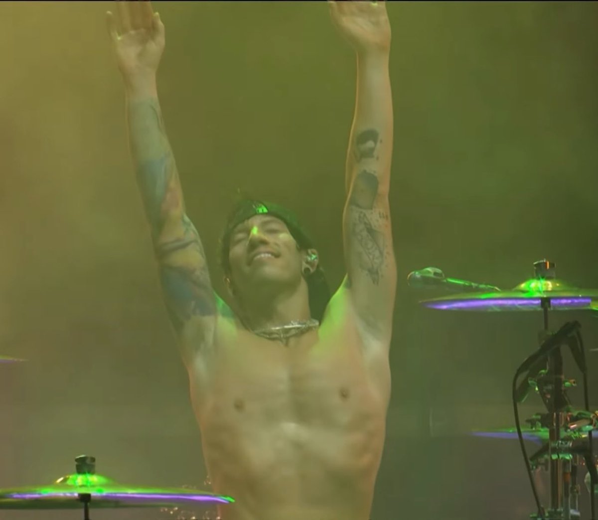 em ⊬ ••x•• LPE MSF APE tweet media