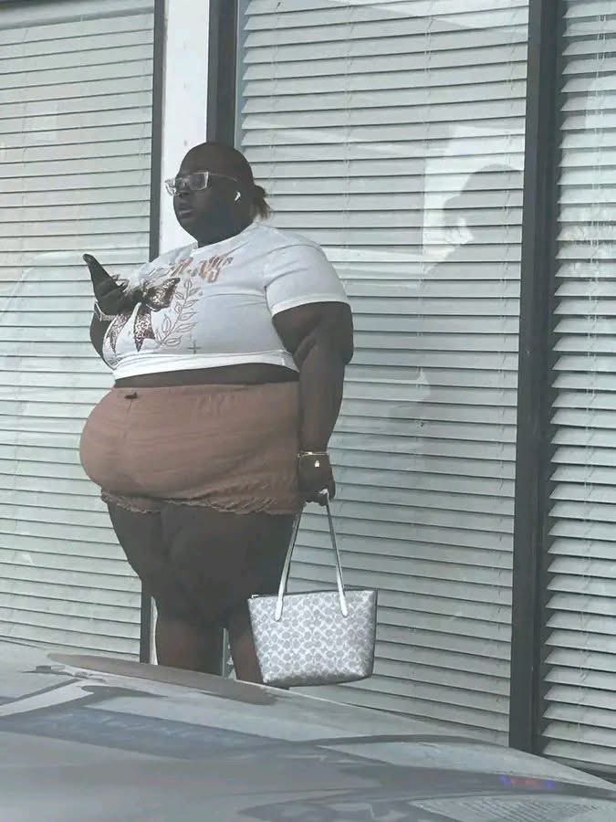 NanaEzze tweet media