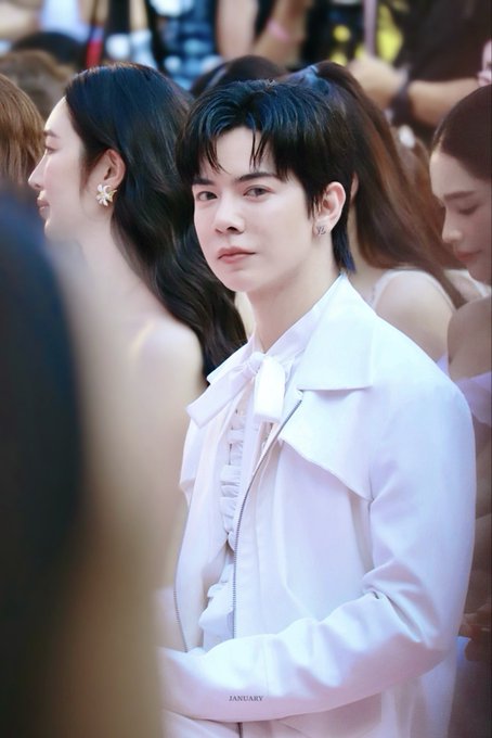 𝓐𝓝𝓝𝓨 tweet media