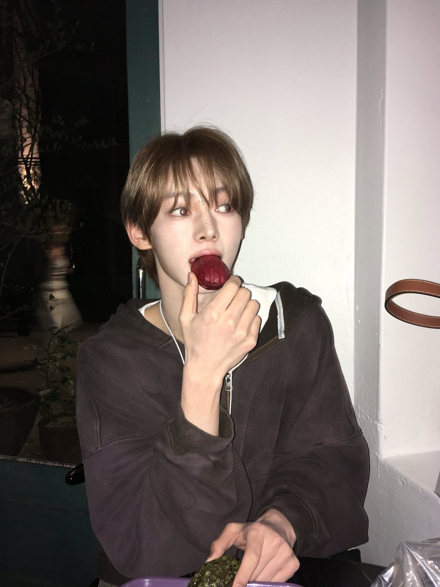 _xitk's tweet photo. uwaaaaa, why? my boyfriend become so handsome everday🐰💗🖤✨
(update wv)
#hanzhen
#hanjin_tws
#sai_42 https://t.co/Ut8lmFwNQq