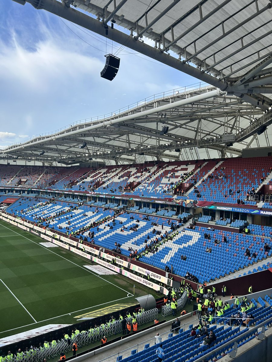 Deplasske tweet media