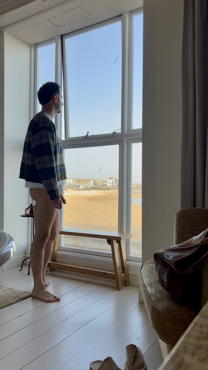 cpquickie's tweet photo. Sea view or me view? https://t.co/iIvn7rnFUH