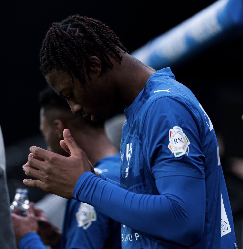 i V A N | إيڤان tweet media