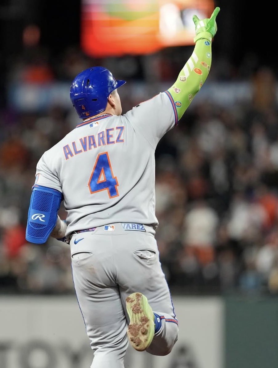 Mets Batflip tweet media