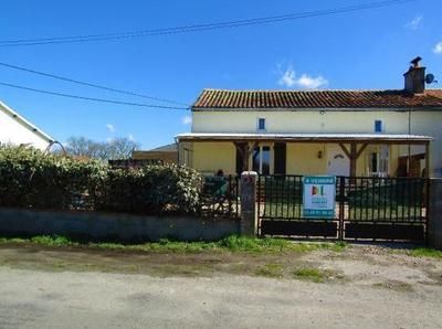 france_images's tweet image. Cottage for sale Millac, Vienne, Poitou Charentes 86150 buff.ly/WO3ulYE

#France 🇫🇷 #FranceProperty #FrenchProperty #FrenchRealEstate #PropertyForSale