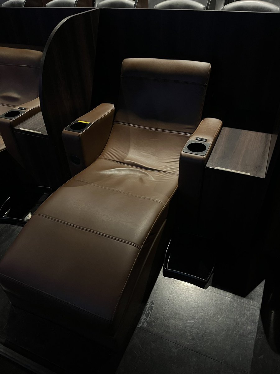 翔(show) tweet media