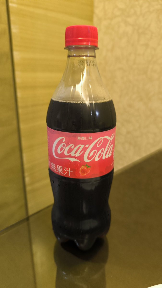 Silhouette_FD's tweet photo. いちご味のコーラ🍓 https://t.co/HgXB1hmsBO