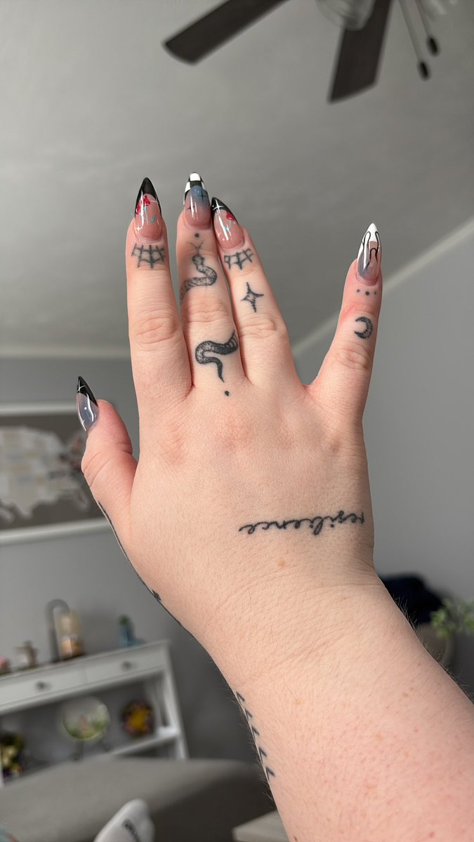 ambersgoingmad's tweet photo. You ever just stare at your tattoos? Lol https://t.co/GEG75EVHw4