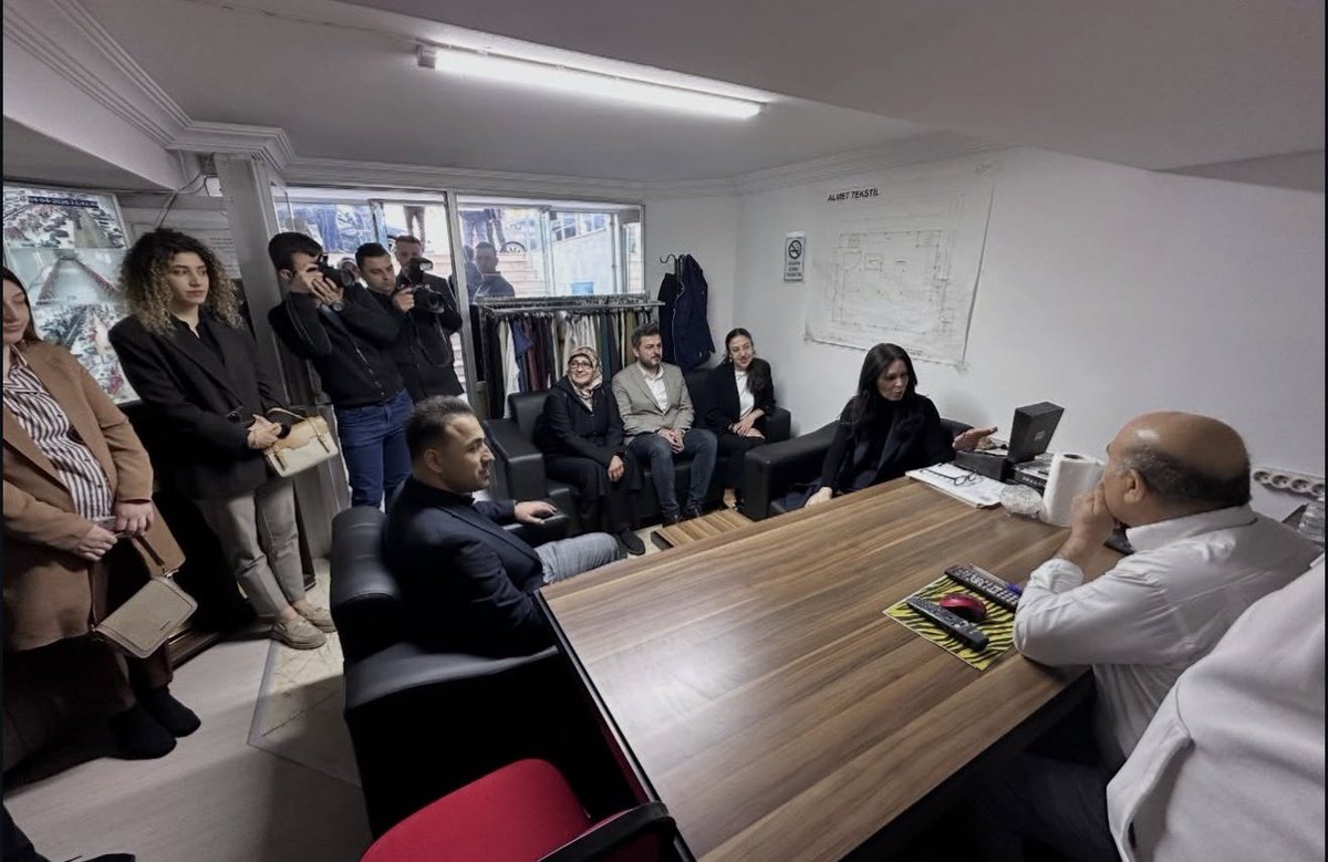kad_samsun's tweet photo. AK Parti Genel Merkez MKYK Üyemiz, Samsun Milletvekilimiz Sn. Çiğdem Karaaslan, İl Kadın Kolları Başkanımız Sn. Tuğçe Dağdemir Muslu, İlçe Başkanımız Sn. Muzaffer Çil ve İlçe Belediye Başkanımız Sn. Murat Gül ile birlikte ilçemizde faaliyet gösteren Almet Tekstil firmasını ziyaret ettik.

Ziyaretimizde firma yetkililerinden üretim faaliyetleri hakkında bilgi aldık.

Misafirperverlikleri için Almet Tekstil İşletme Sahibi Ali Polat’a teşekkür ediyor, çalışmalarında kolaylıklar diliyoruz.
@avtugcedagdemir