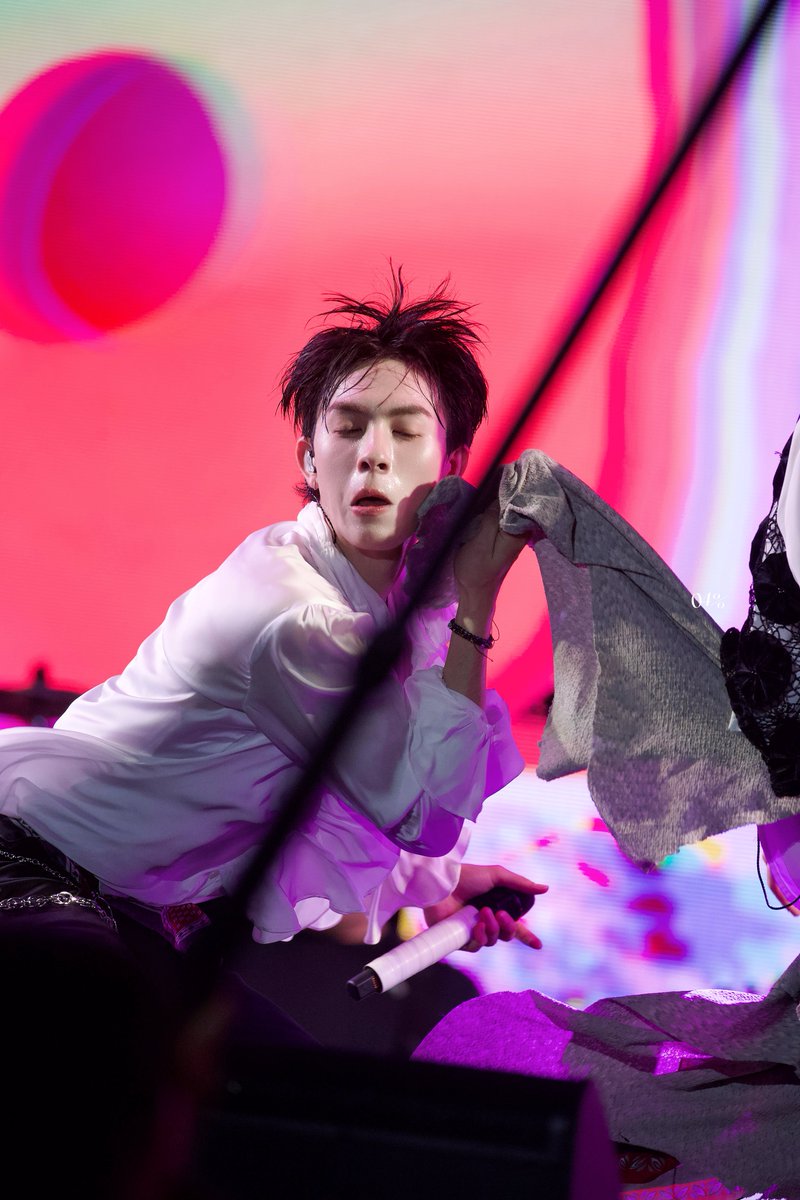 click scene tweet media