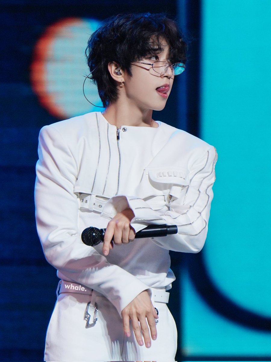 𝙬𝙝𝙖𝙡𝙚. tweet media