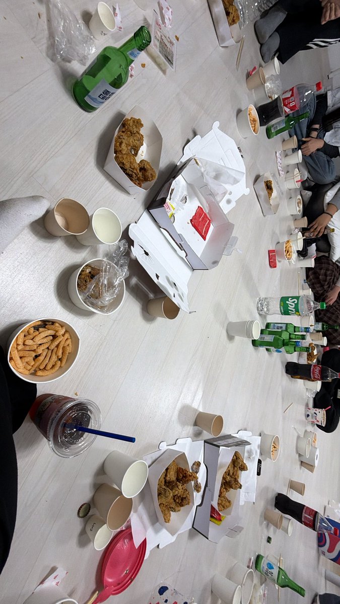 Lullu0_z's tweet photo. 엠티는 원래 이런ㄱㅏ요..? https://t.co/yj7WLUJF6X