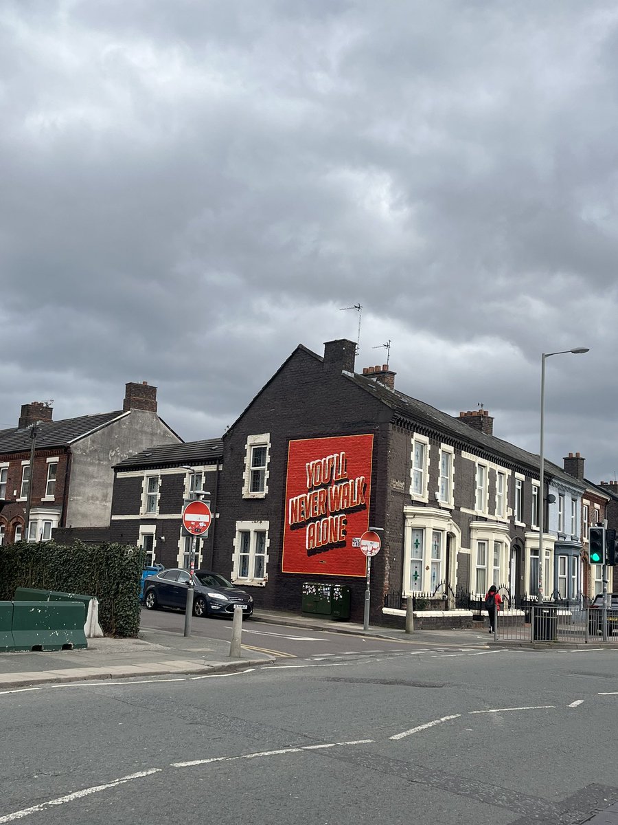 PirriInforme's tweet photo. Murales en los alrededores de Anfield https://t.co/5kVviwypdb