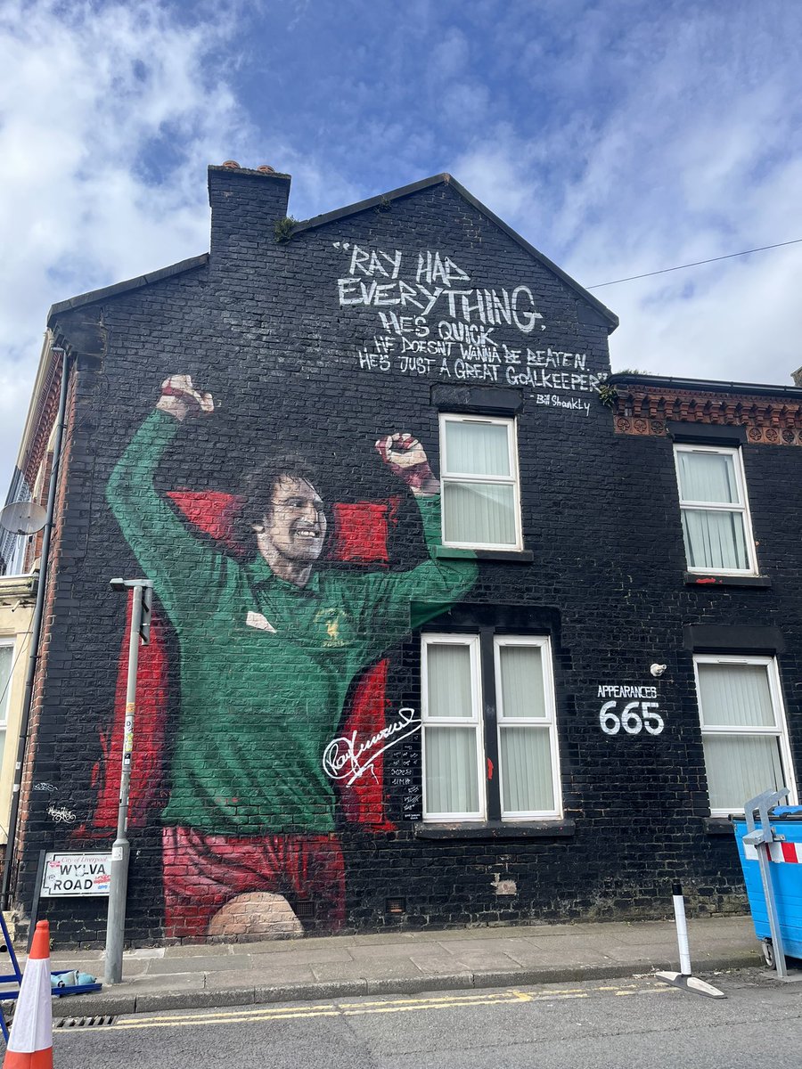 PirriInforme's tweet photo. Murales en los alrededores de Anfield https://t.co/5kVviwypdb