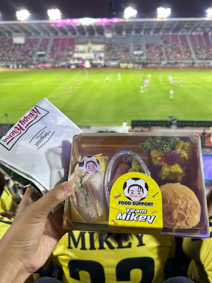 พี่หญิงมีซาลามี่ให้ไมกี้กินทุกวัน🐶🐍🐜🌴🍑🐢🐰✿˖° tweet media