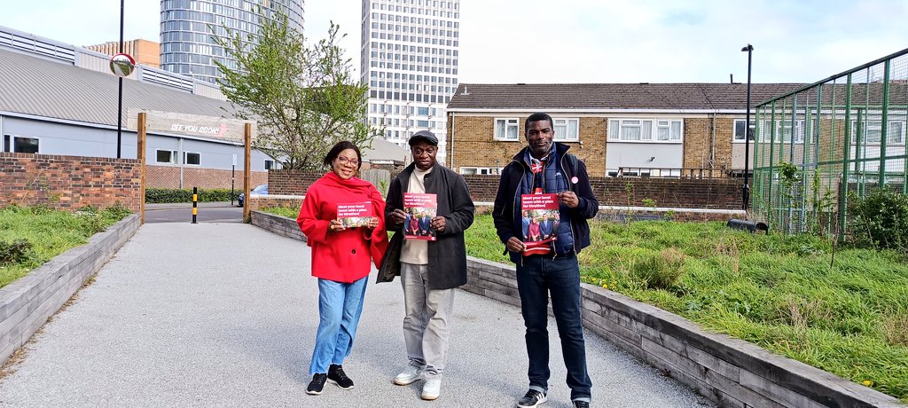 James_Beckles's tweet image. Saturday leafleting in Stratford!🌹#Labour #Newham