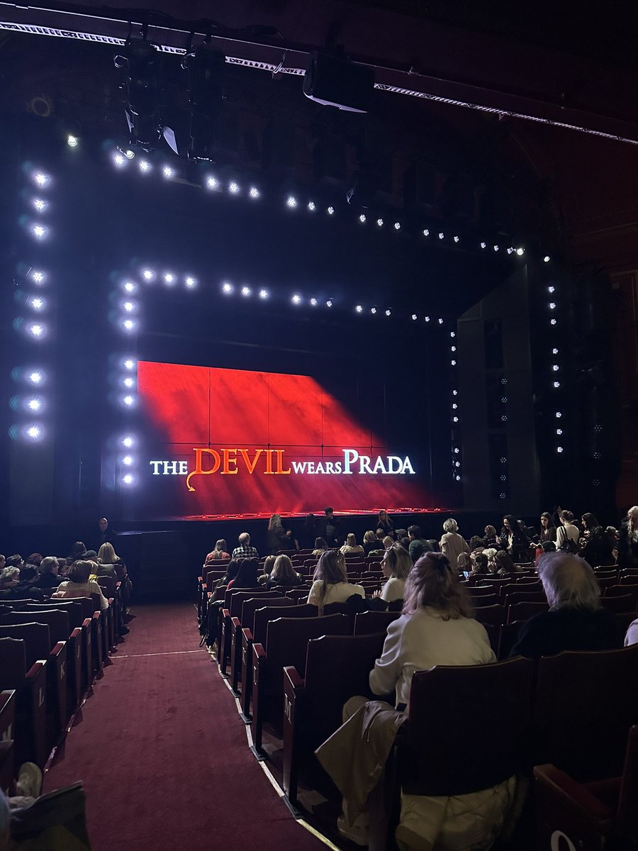 gala 👠 tweet media