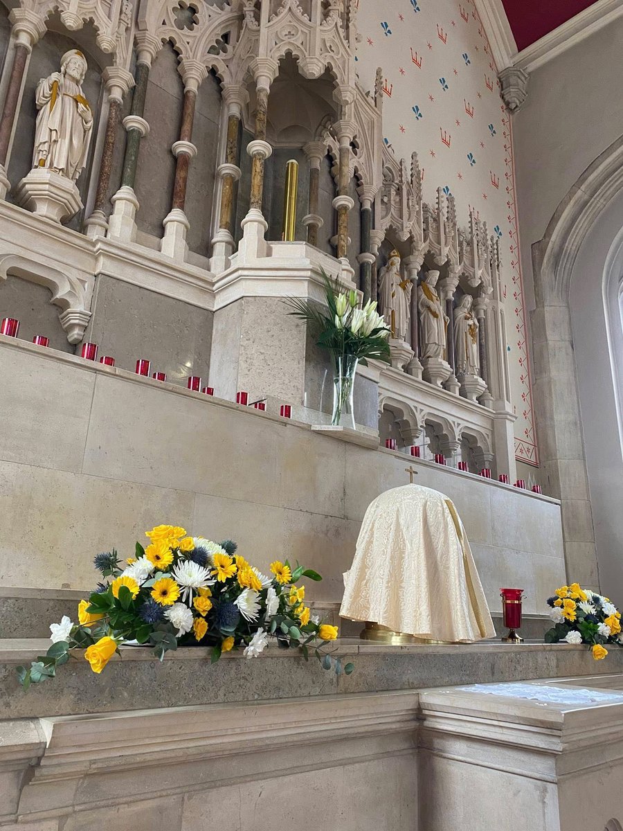 OLOLE11's tweet photo. Preparing to celebrate the Easter Vigil Our Lady of Lourdes RC Parish Wanstead.

https://t.co/11CcpS5B0z https://t.co/OcKukvyiID