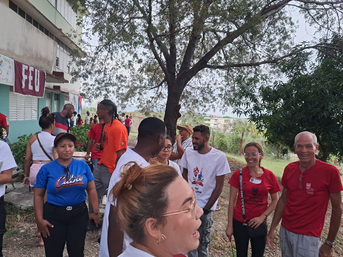 ArandaCreagh's tweet photo. En saludo a los aniversarios de la UJC y la OPJM, los jóvenes universitarios de la @UG_Cuba realizaron el Festival de la Caldosa. Excelentes iniciativas y alegría 😂 desbordante dan muestras de que la juventud es alegre y muy profunda #GuantánamoNoSeDetiene https://t.co/NtQULvIoOI