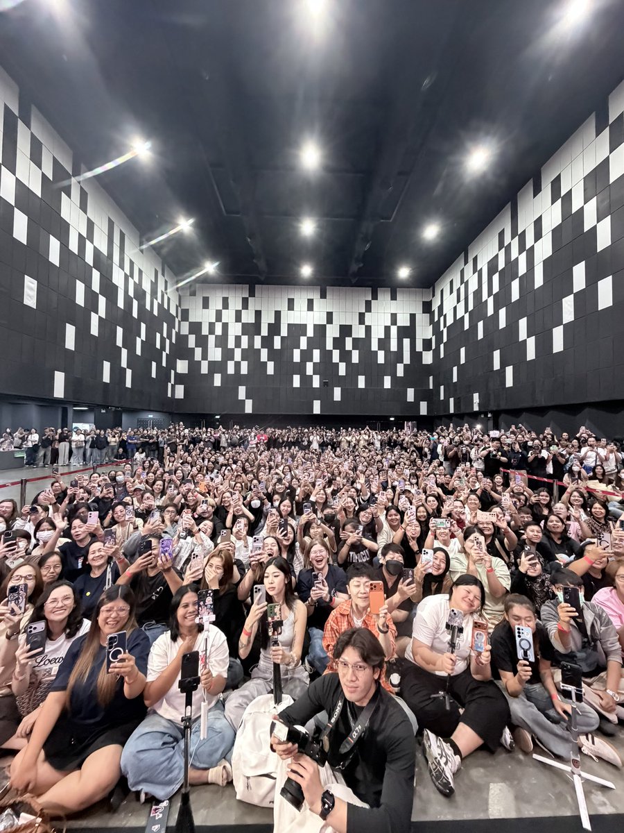 Engfa Waraha (ตัวจริง) tweet media