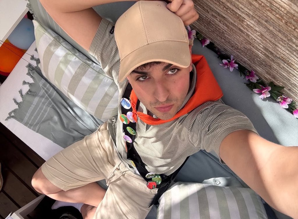 juanjocrave's tweet photo. 🚨juanjo bona y su pareja martin hacen matching en fiesta temática de Disney 🤧 https://t.co/JgBMN06nWu
