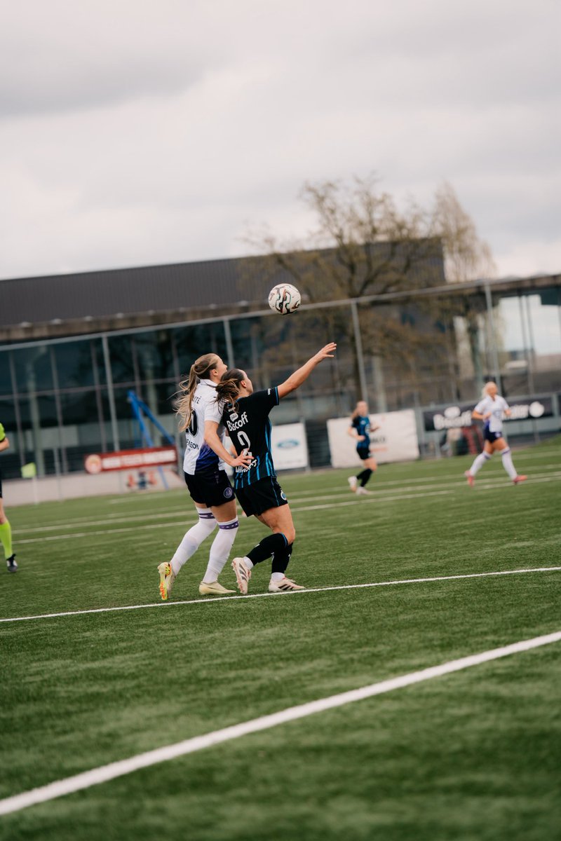 ClubYLA_'s tweet photo. No goals yet. ⚖️

In een eerste helft waarin het gelijk opging tussen beide teams vielen geen doelpunten. All to play for in the second half, girls! 👊

#YLAAND | HT | 0-0 https://t.co/FswTBqe9fd