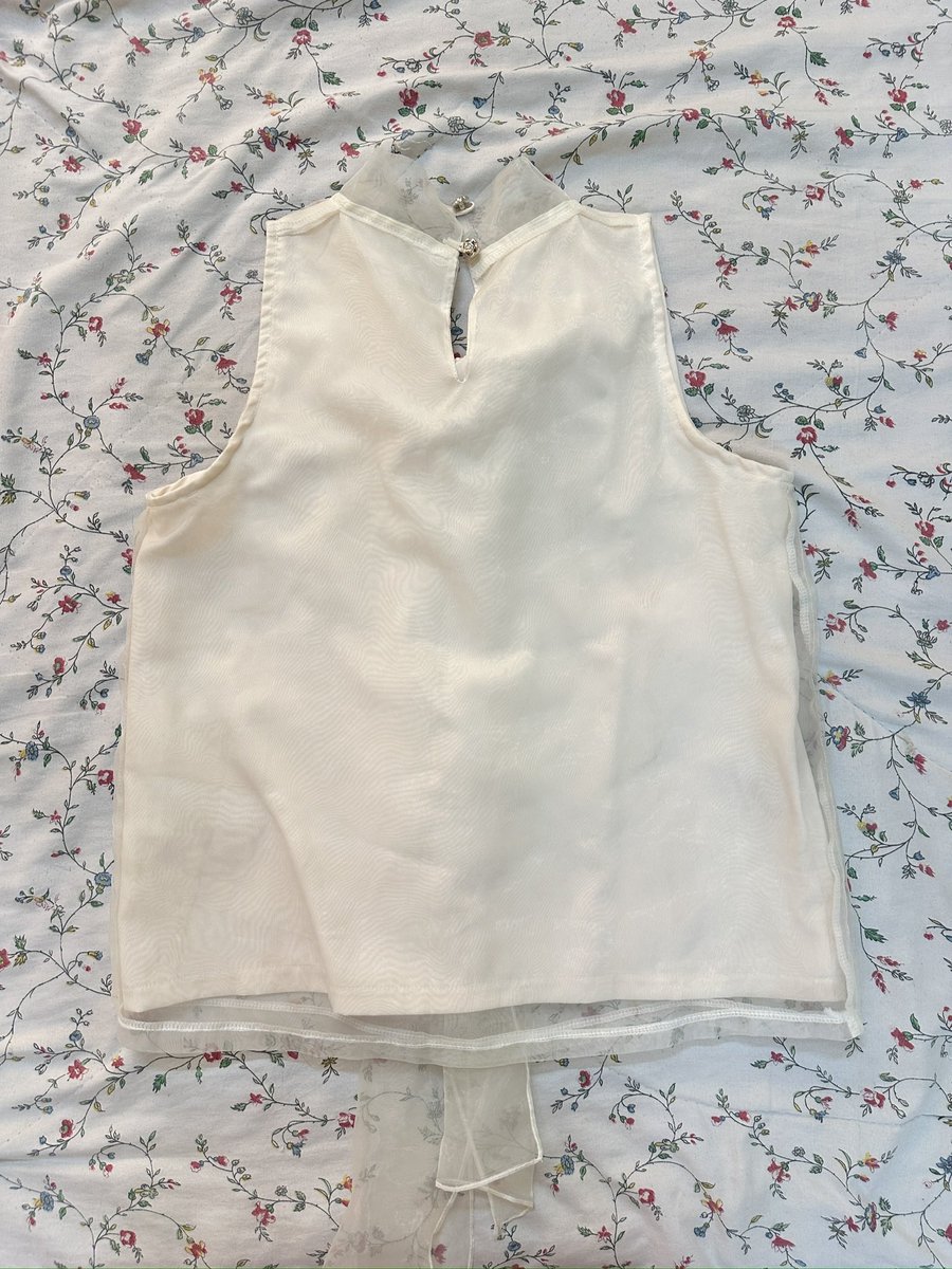 closet2pp's tweet photo. เสื้อแขนกุด ดีเทลผูกโบว์ น่ารักติดแกรมเว่อ
อก34 คับบ

♥️Price : 60 baht ka♥️

รี+ฟอล ลด5บาทค่า

#ส่งต่อเสื้อผ้า #โล๊ะตู้ #เสื้อผ้ามือสอง #เสื้อผ้ามือสองราคาถูก #เสื้อผ้าราคาถูก  #โล๊ะตู้ #กางเกงยีนส์ #เสื้อผ้ามือ2 https://t.co/d7dUToAZ8r
