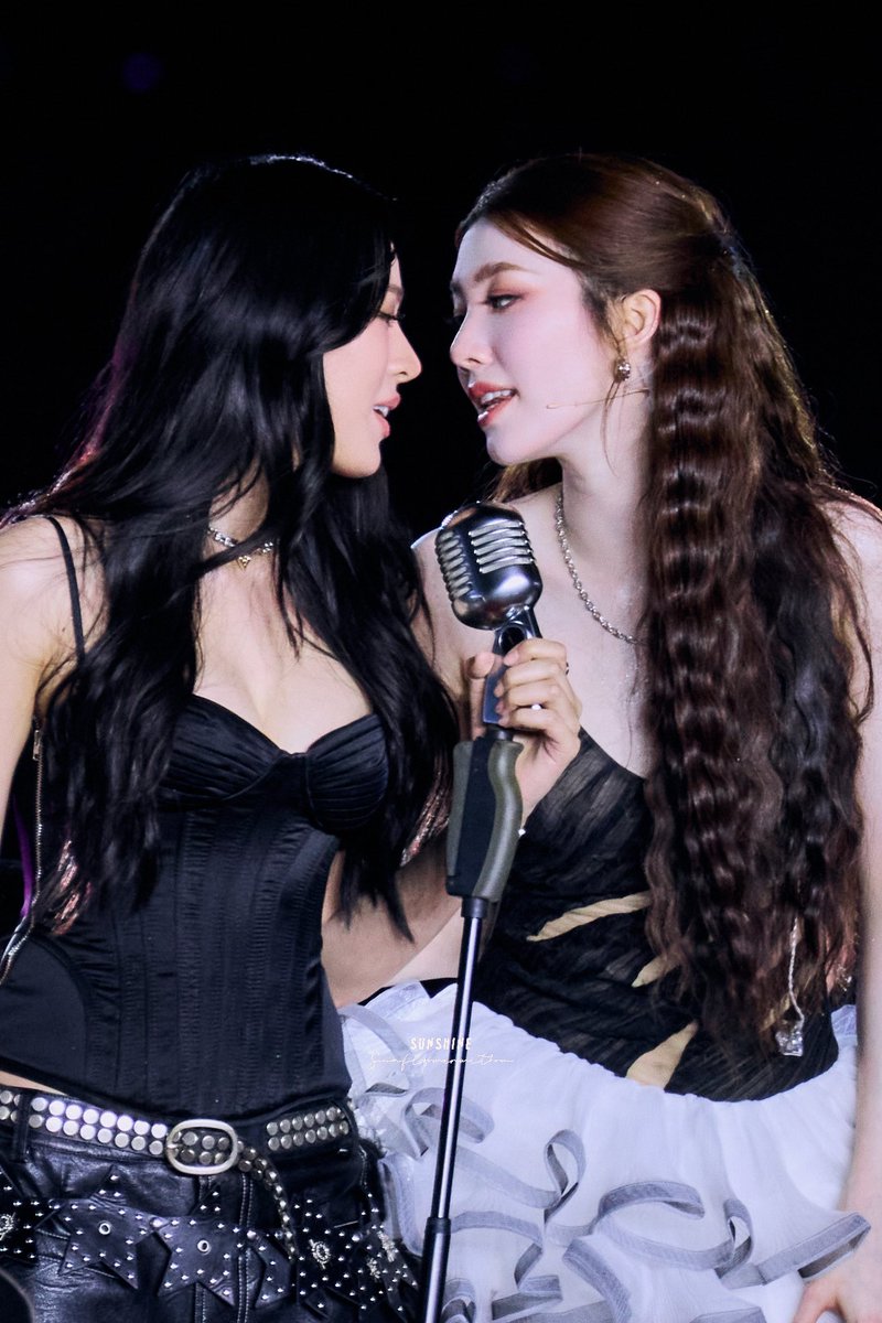 𝑠𝑢𝑛𝑠ℎ𝑖𝑛𝑒 tweet media