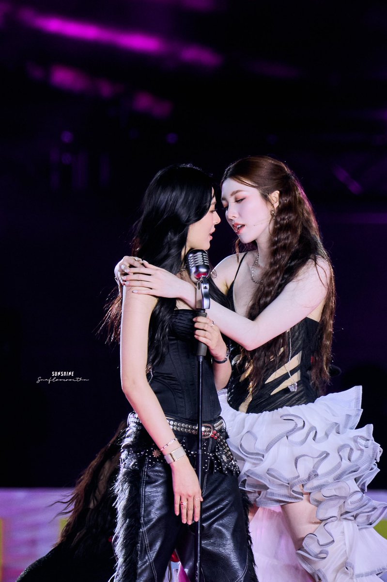 𝑠𝑢𝑛𝑠ℎ𝑖𝑛𝑒 tweet media