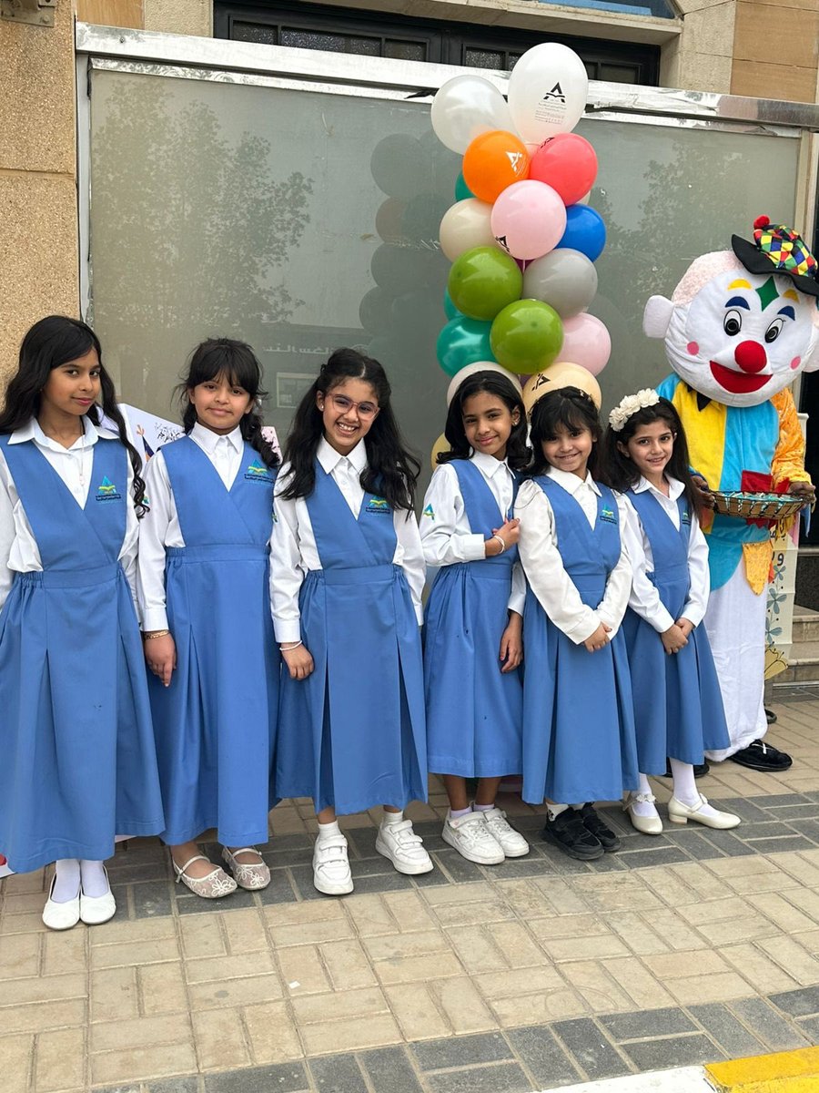 فرحة العيد تبدأ من هنا… وابتسامة طلابنا تكملها 🤩✨ 💛📸

#مدارس_المتقدمة

#ضمان_التعلم_والتعليم

#مدارس_رواد_الإبداع