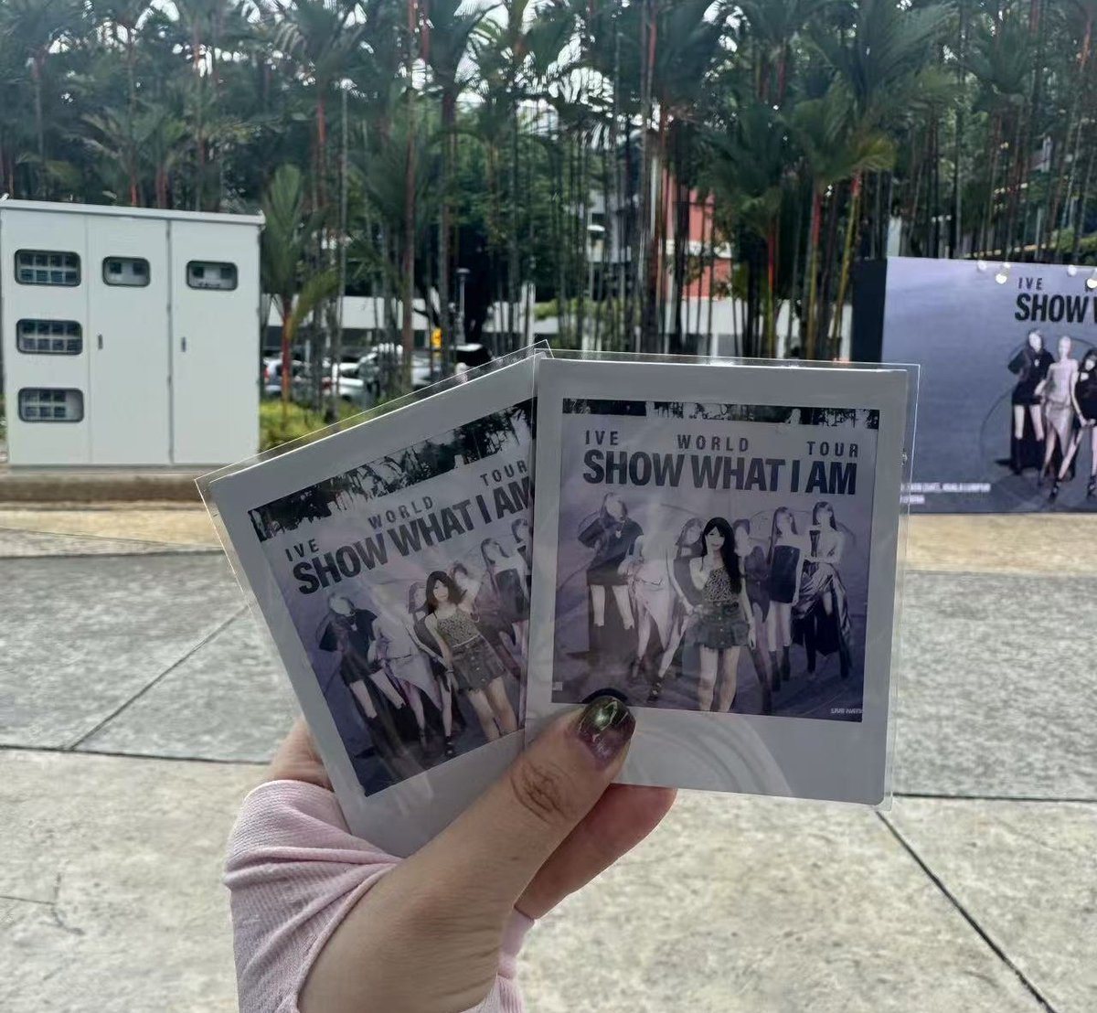instantmemorymy's tweet photo. IVE IN KL 😘
Poloroid Feedback 

THANK YOU DIVES ❤️
We have enjoy the night with you all  #IVE #아이브 
#SHOW_WHAT_I_AM https://t.co/jElzwLoPt3