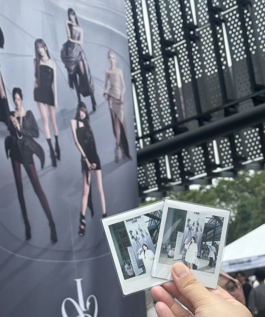 instantmemorymy's tweet photo. IVE IN KL 😘
Poloroid Feedback 

THANK YOU DIVES ❤️
We have enjoy the night with you all  #IVE #아이브 
#SHOW_WHAT_I_AM https://t.co/jElzwLoPt3