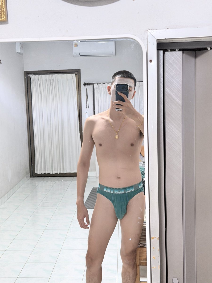 wchram's tweet photo. พออายุเข้าเลข 3 ทุกอย่างก็ดูย้วยไป��มด ดูได้จากกางเกงใน 😂 https://t.co/OCnA7taxtC