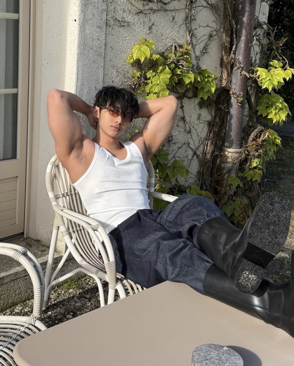 Daily Hot Dudes tweet media