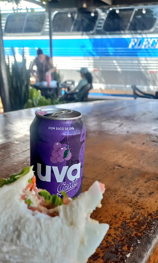 Alguien mas que ama todo lo que se uva, gaseosas, yogures, ayer encontré esta joyita en San Ignacio Guasu y nada como acompañar con un sándwich 😌