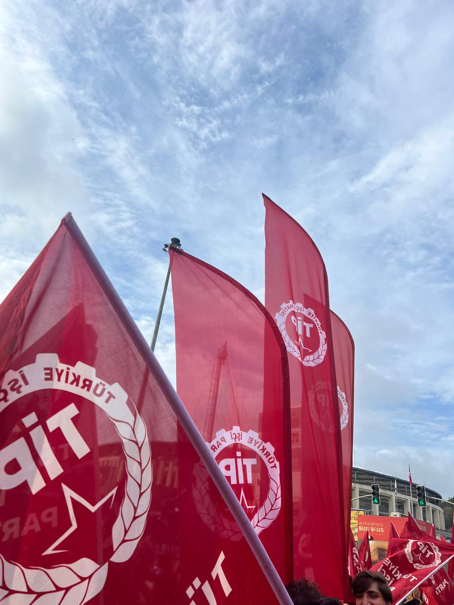 Devrime Sürüklenmiş Molotof Kokteyli tweet media