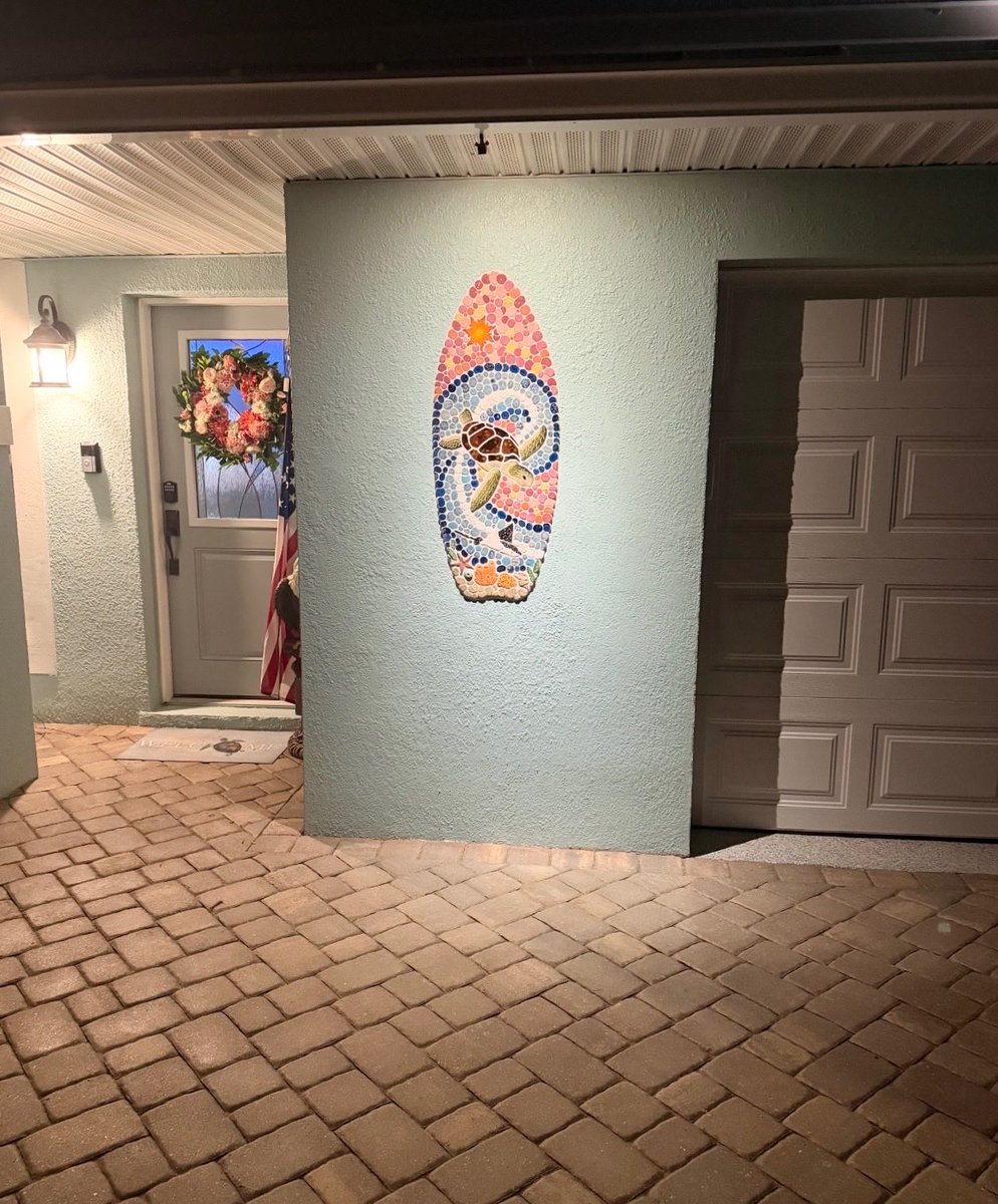 custom_mosiac's tweet photo. 🐢Customer Review:🐢

“Couldn’t be any happier. Perfect finishing touch to our beach house” - Sherry Page

Thank you Sherry, your surfboard looks perfect in your beautiful beach house!!! We enjoyed working with you!!!! 🤩 https://t.co/I5azShmjHI
