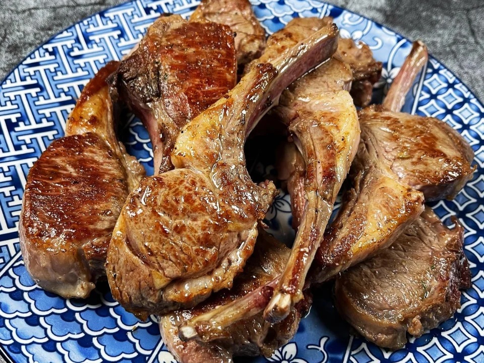 ohsnapletseat's tweet photo. Cumin Lamb Chops 🤤
Savory, fragrant, and packed with bold flavor but surprisingly easy to make.
If you want an Easter dinner idea that’s a little different this year… this is it 👀
https://t.co/5snOKL2KhD
#EasterDinner #lambchops #AsianCooking https://t.co/1d7W89gPDA