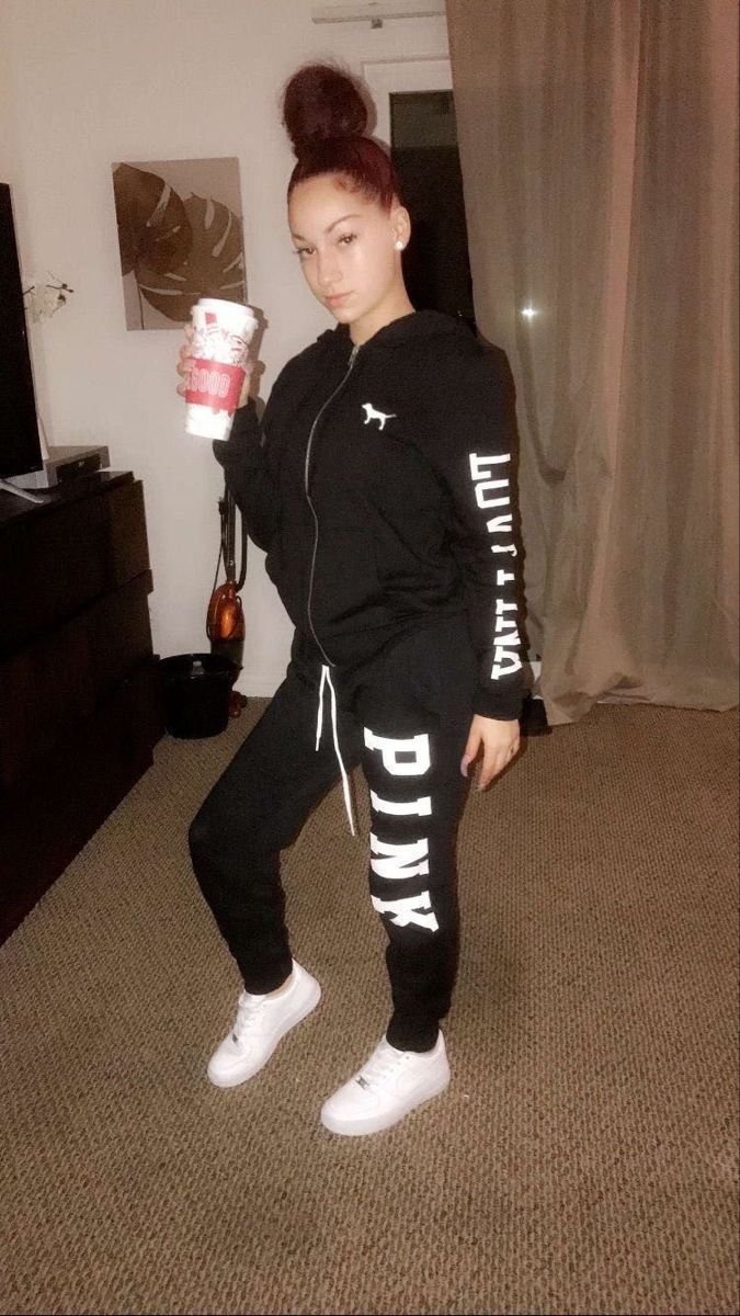 horsie giggle 🐴 tweet media