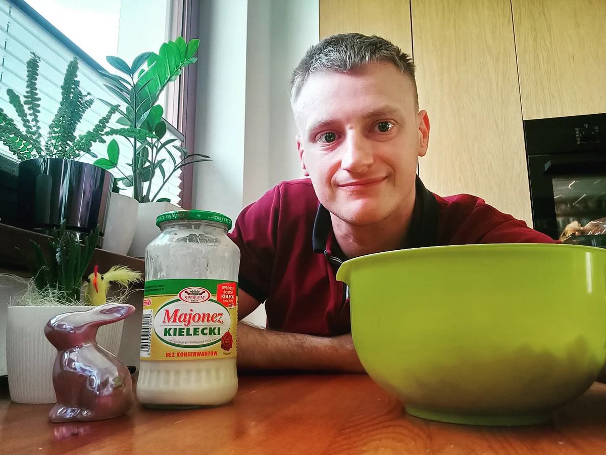 MichalSipika's tweet photo. Tylko Kielecki 😁 Wesołego Alleluja 🐣✝️ https://t.co/IGskMGg0DN