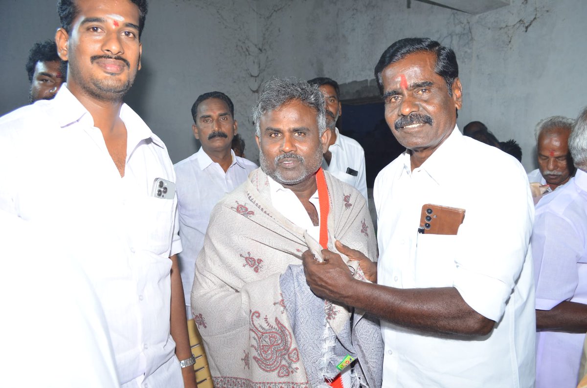 PPeriyapullan's tweet photo. தேசிய ஜனநாயக கூட்டணி சார்பில்  அஇஅதிமுக  மேலூர் சட்டமன்ற தொகுதி வேட்பாளராக போட்டியிடும் நான் மேலூரில் யாதவ சமுதாய சங்கத்தினரிடம் நேரில் சென்று இரட்டை இலை சின்னத்திற்கு வாக்குகள் கேட்டு ஆதரவு திரட்ட���னேன்.  உடன் கழக நிர்வாகிகள் கூட்டணி கட்சி நிர்வாகிகள் கலந்து கொண்டனர். https://t.co/SXwkL5czSm