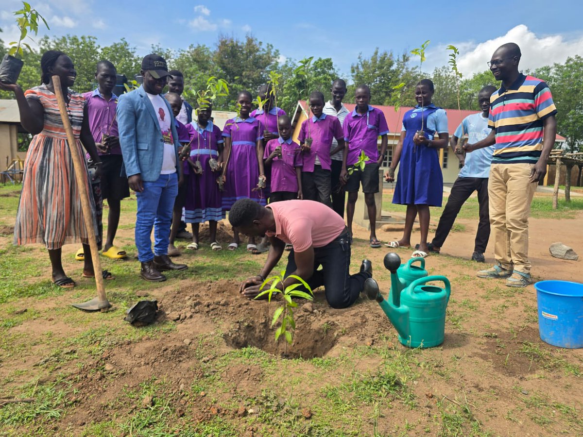 DhamaWilson's tweet photo. I had to return to my village primary school where I sat my PLE, Dzaipi Primary School to Lead Tree Planting Drive an exercise aimed at promoting environmental conservation in Adjumani East County, the focus is on planting fruit trees, its my best Easter gift to the sch. https://t.co/TEL1ueEhCj
