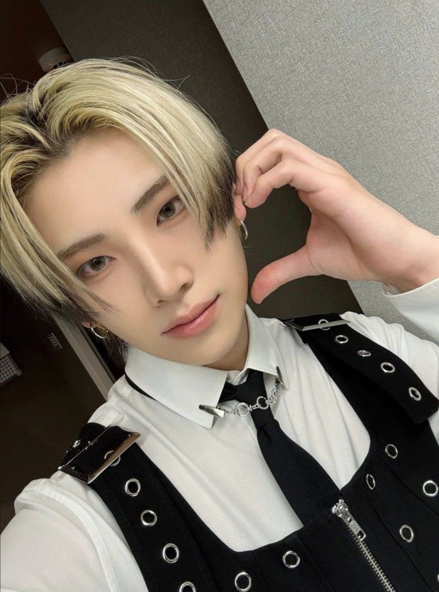 perni🐰ྀི tweet media