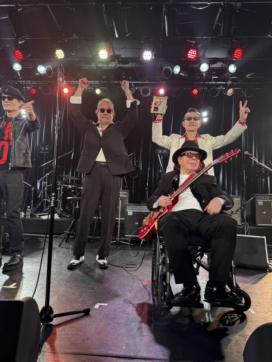 elovissato's tweet image. 昨日はCOOLS 50周年LIVE
恵比寿リキッドルームへ
めちゃ超豪華ゲストメンバー

自分がクールスに出会ったのは中1だから12歳
舘ひろしさんが脱退しソロ活動で
村山さんVoのクールスだった

ロックンロールの世界へ引きずり込まれて
48年余り
あの衝撃は忘れない
あの頃の初心に戻るね
#クールス #Cools