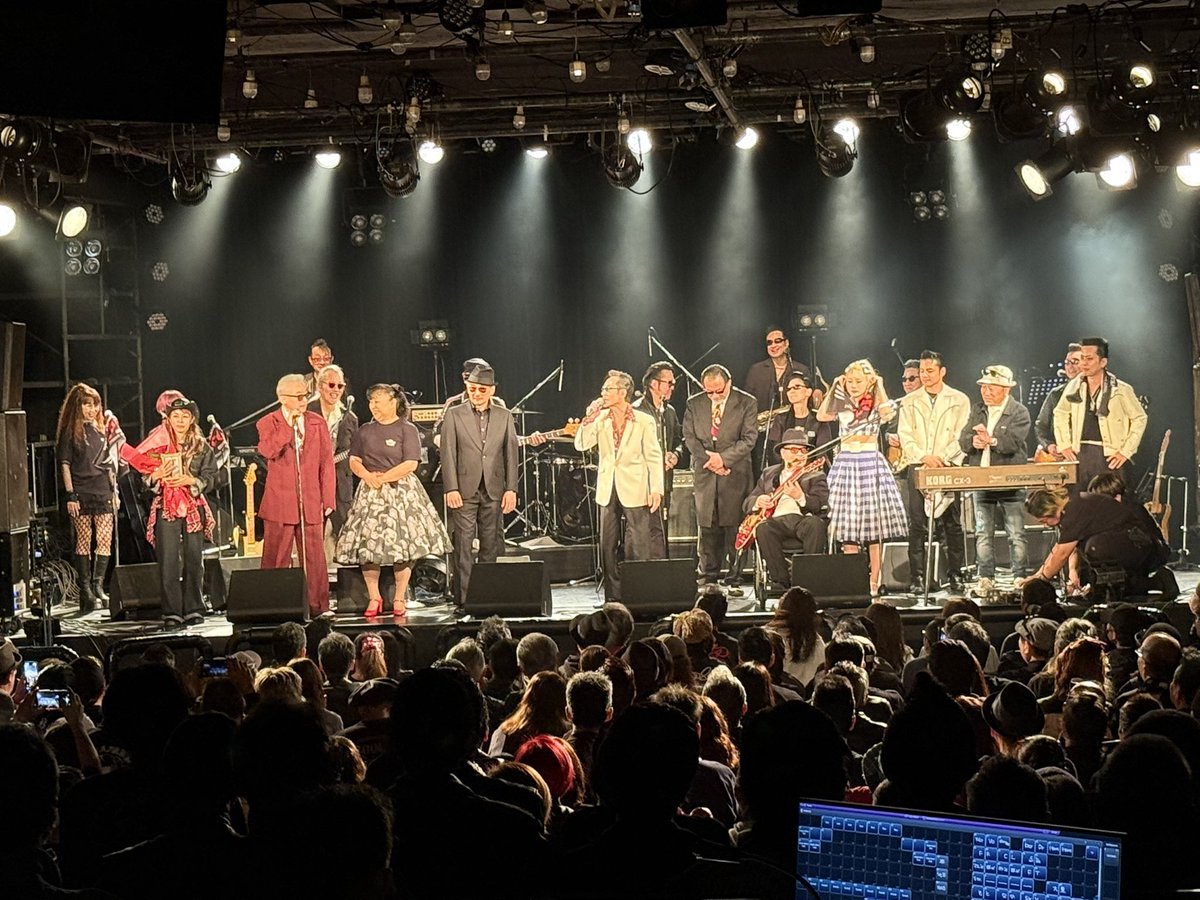 elovissato's tweet image. 昨日はCOOLS 50周年LIVE
恵比寿リキッドルームへ
めちゃ超豪華ゲストメンバー

自分がクールスに出会ったのは中1だから12歳
舘ひろしさんが脱退しソロ活動で
村山さんVoのクールスだった

ロックンロールの世界へ引きずり込まれて
48年余り
あの衝撃は忘れない
あの頃の初心に戻るね
#クールス #Cools
