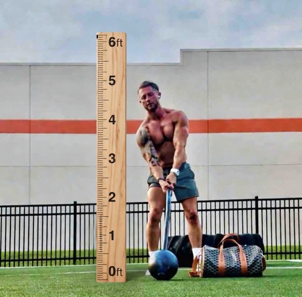Don't let these KOL's fool you. I asked <a href="/grok/">Grok</a> to create a ruler 100% to scale and it proves <a href="/GoingParabolic/">Jason Ai. Williams</a> is 4'11'' and a liar. Unfollowed!