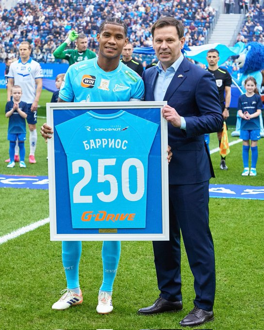 Wilmar Barrios (32 años) completa 250 apariciones con el Zenit de San Petesburgo.

🏆 12 titulos = 6 ligas - 2 Copas - 4 Supercopas
⚽️ 3 goles
👟 7 asistencias

Leyenda colombiana en Rusia.

<a href="/es_fczenit/">FC Zenit Español✨</a>